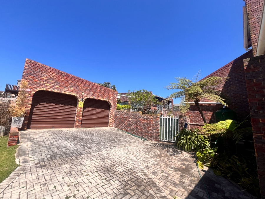 3 Bedroom Property for Sale in Wavecrest Eastern Cape